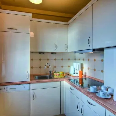 F 913 Comfortable 別荘 *